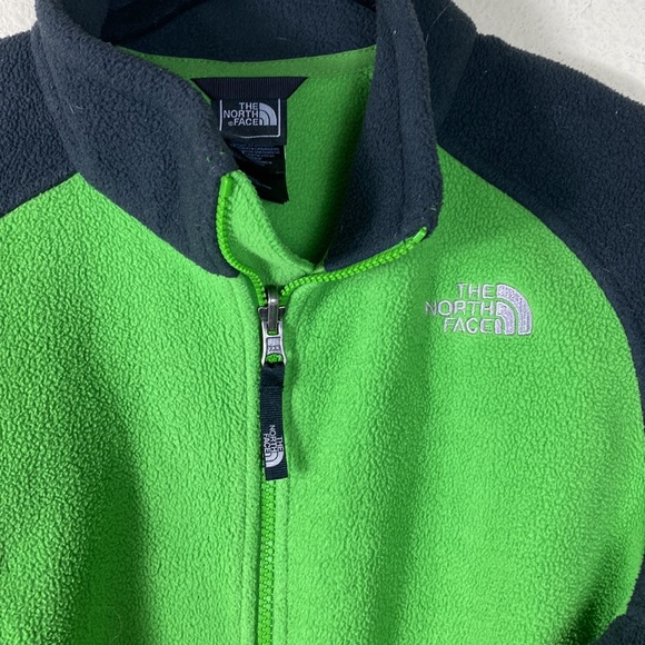 The North Face Fleece Jacket. Size M ( 18-20) - Picture 4 of 4